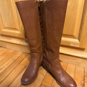 Elegant Tan Lace-Up Women's Boots
